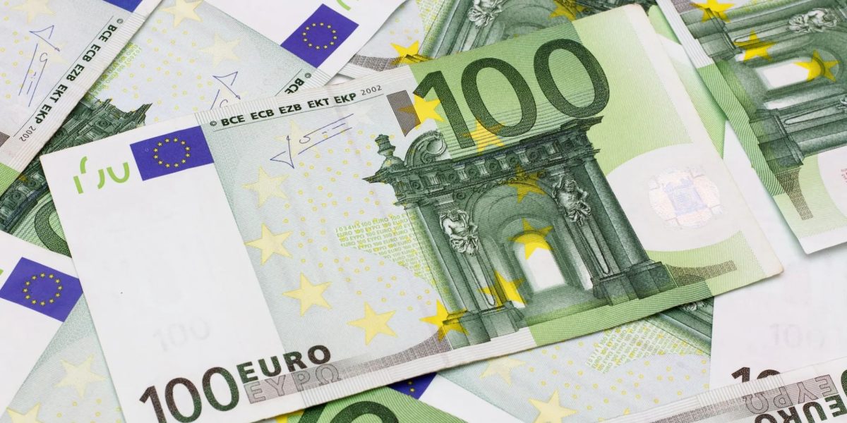 Investitori bulgari, cu o nouă rundă de finanțare pentru extinderea în România Firma bulgară de investiții Invenio Partners, cunoscută pentru participarea la achiziția majoritară a rețelei de cafenele 5 to go din România, a lansat un nou fond de private equity