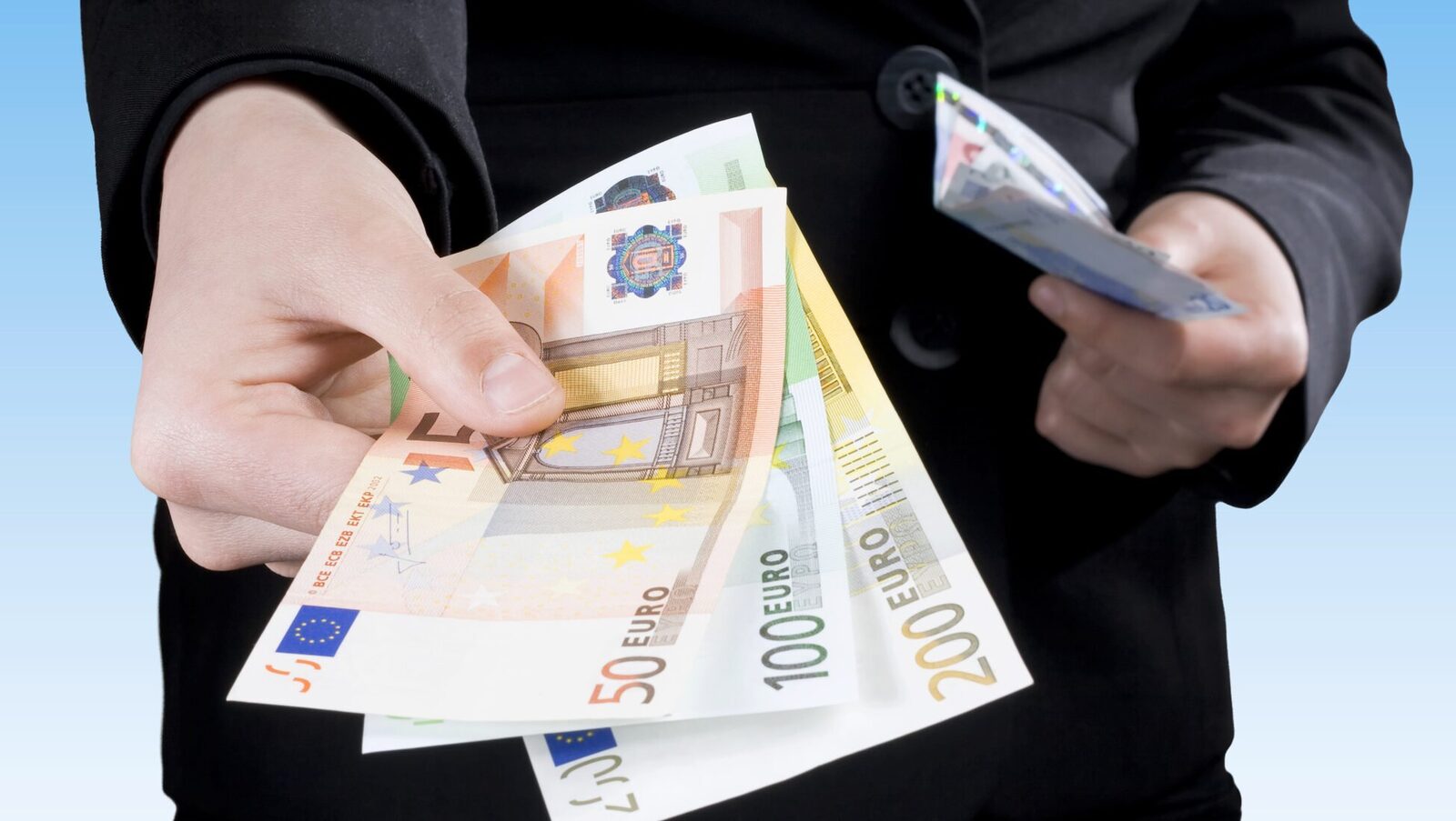 Avertisment pentru români: Numerar limitat la 7 zile