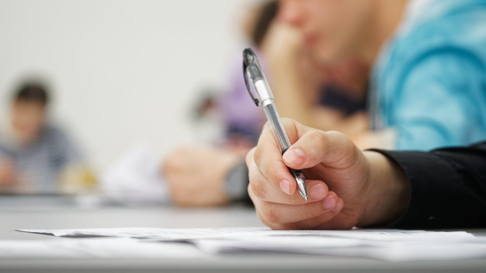 Politehnica București organizează examenul de preadmitere; interes crescut pentru domeniile tehnice Universitatea Naţională de Ştiinţă şi Tehnologie Politehnica Bucureşti organizează sâmbătă examenul de preadmitere, o probă importantă pentru tinerii interesați de studiile superioare în domeniul tehnic