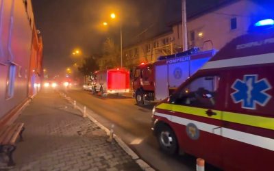 Explozie puternică într-o locuință din București, o persoană a decedat O explozie urmată de incendiu a zguduit o casă de pe strada Pietrele Doamnei din sectorul 6 al Capitalei, în dimineața zilei de 3 martie, în jurul orei 3:30