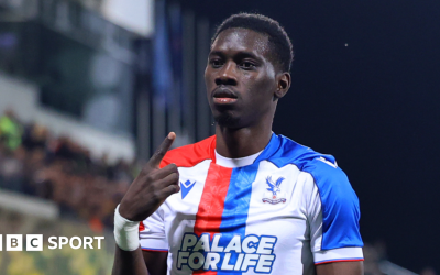 Sarr, eroul lui Crystal Palace: dublă și calificare dramatică în sferturile Conference League Crystal Palace a trecut cu emoții de AEK Larnaca în optimile de finală ale Conference League, asigurându-și un loc în sferturile de finală după o victorie dramatică cu 2-1, obținută după prelungiri