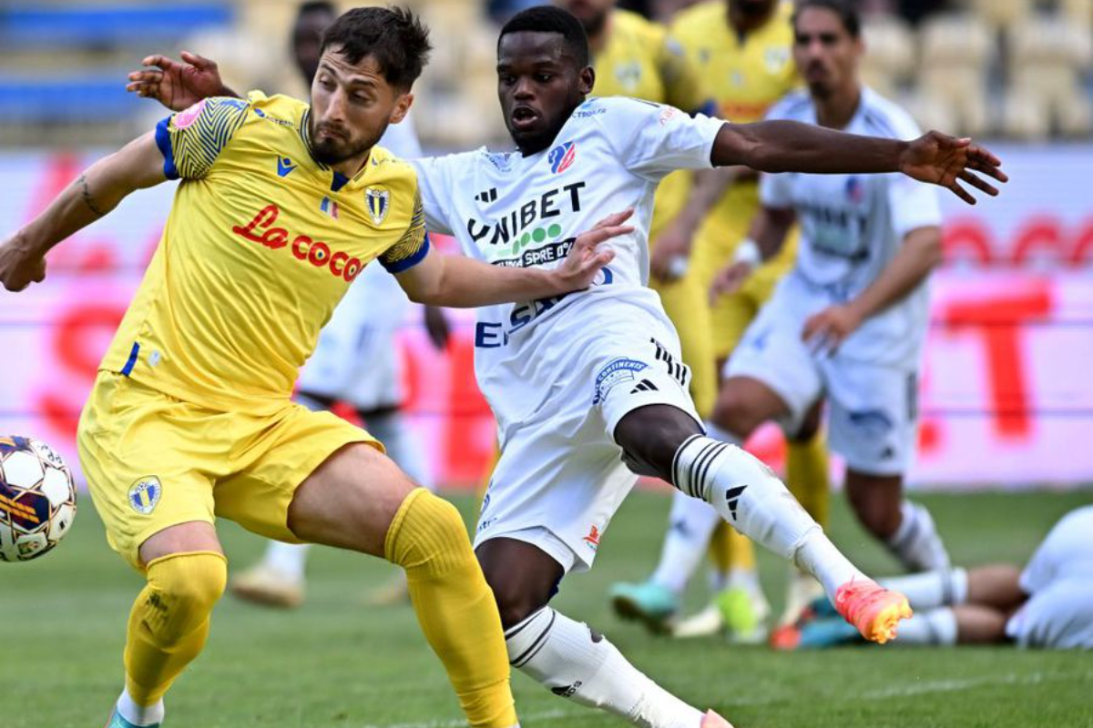 Botoșani și Petrolul se duelează într-un meci crucial din Superliga FC Botoșani și Petrolul Ploiești se înfruntă sâmbătă, de la ora 17:00, într-un meci care promite emoții în Superliga