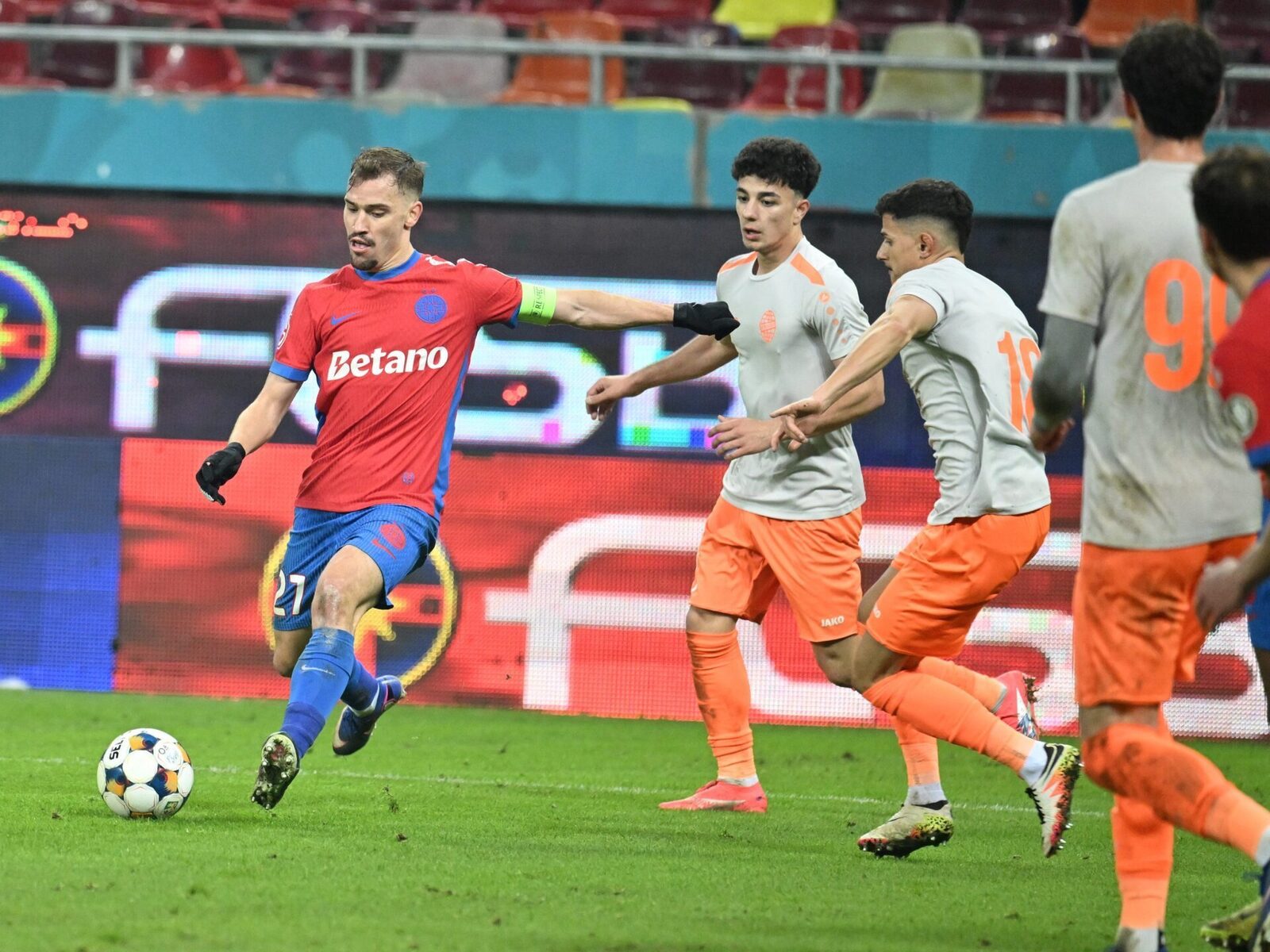 Programul primei etape din play-off și play-out-ul SuperLigii, anunțat de LPF Liga Profesioniștilor de Fotbal (LPF) a dat publicității programul primei etape din play-off-ul și play-out-ul SuperLigii