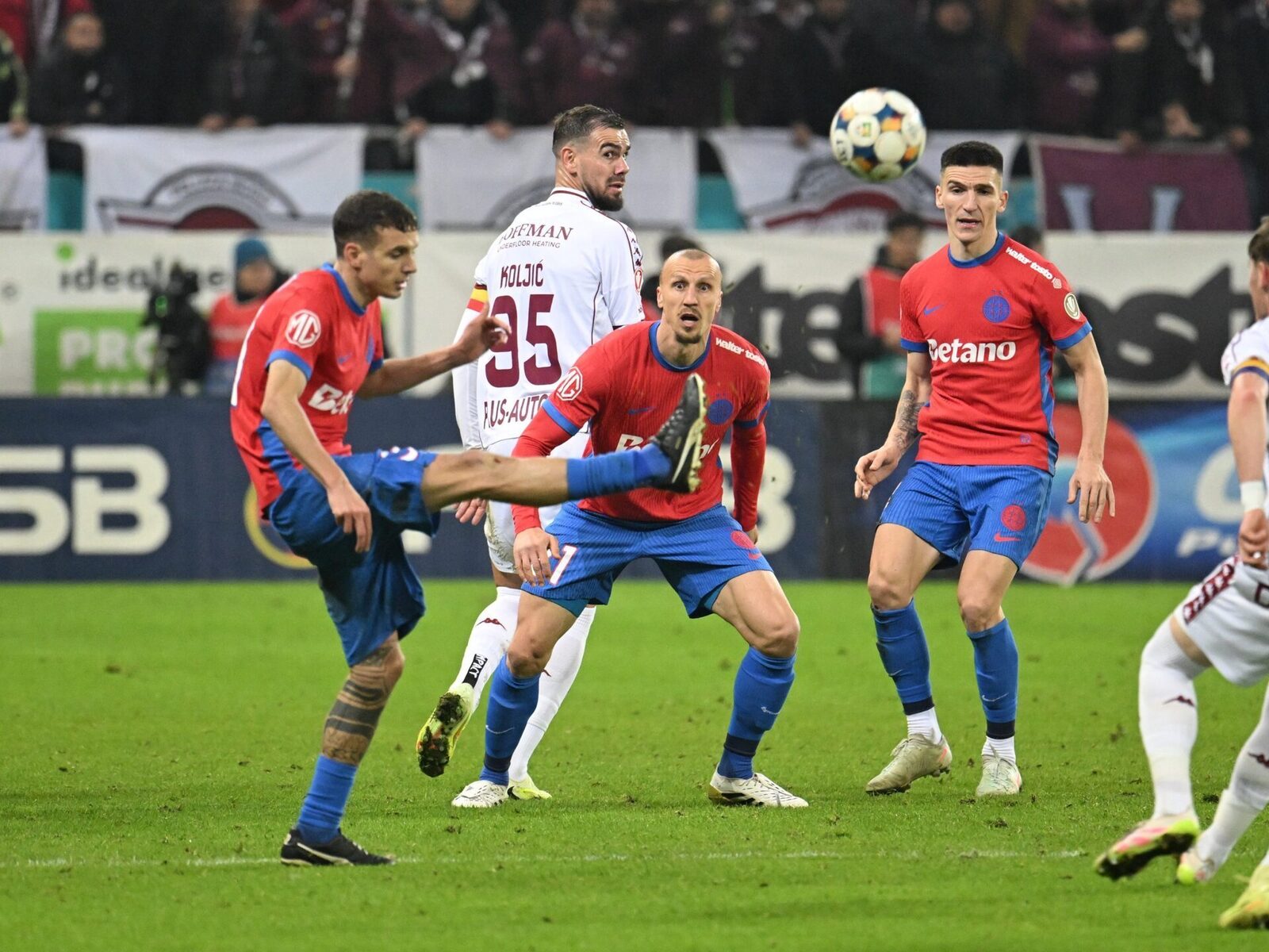 Koljic: FCSB nu a meritat play-off-ul, dar va reveni puternică Atacantul bosniac Elvir Koljic, care a fost aproape de un transfer la FCSB în iarna trecută, a recunoscut că a fost mulțumit de faptul că echipa bucureșteană nu a reușit să se califice în play-off-ul SuperLigii