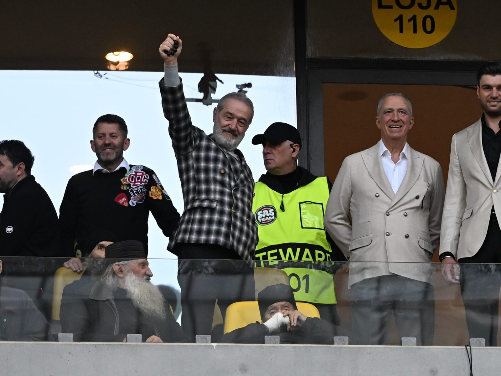 Becali visează la Conference League, deși FCSB joacă în play-out Gigi Becali, patronul FCSB, continuă să își exprime optimismul, chiar dacă echipa sa nu se află momentan în play-off-ul campionatului
