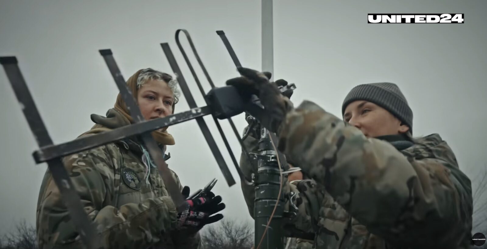 Femeile ucrainene, în prima linie a producției de drone Programul „Women in Drones” antrenează femei din Ucraina să construiască drone, un efort vital pentru rezistența țării în fața agresiunii rusești