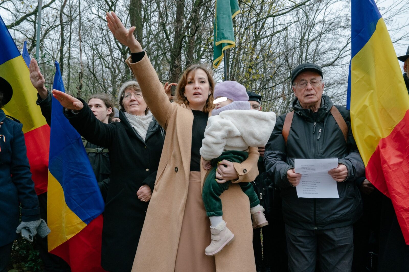 Inițiativă legislativă controversată: Parlamentari cer abrogarea legilor care interzic simbolurile fasciste și negarea Holocaustului Un grup format din parlamentari AUR, SOS, POT și neafiliați a inițiat o propunere legislativă menită să anuleze actele normative care interzic organizațiile și simbolurile cu caracter fascist, legionar, rasist sau xenofob