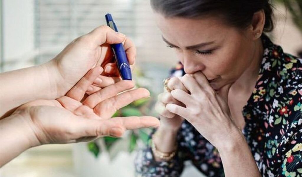 Diabeticii, avertizați: sucul de sfeclă și morcov, un pericol ascuns pentru glicemie Medicii diabetologi atrag atenția asupra unui obicei alimentar tot mai răspândit în rândul pacienților cu diabet: consumul zilnic de suc de sfeclă și morcov