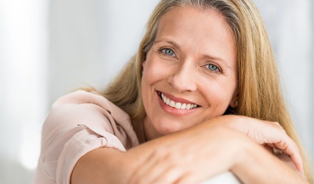 Opțiuni:

Secretul longevității: De ce unii nu îmbătrânesc? Studiu revoluționar. (64 caractere)
Descoperirea care uimește: De ce unii nu albesc niciodată? Noi date despre îmbătrânire. (70 caractere)
Îmbătrânire sub lupă: Ce-i împiedică pe unii să albească? Studiu surprinzător. (69 caractere)