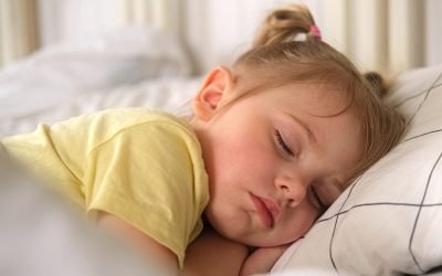 Schimbarea orei, o provocare pentru copii: Cum pot părinții să ajute Adaptarea la schimbarea orei poate fi o perioadă dificilă pentru copii, afectând somnul, comportamentul și starea emoțională