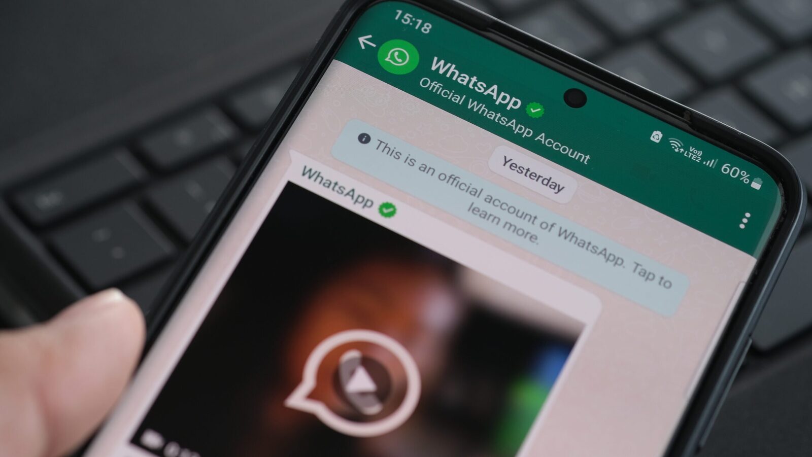 WhatsApp pregătește lansarea unui nou abonament, denumit WhatsApp Plus, care va oferi utilizatorilor funcții suplimentare, în special pentru personalizarea interfeței și organizarea conversațiilor