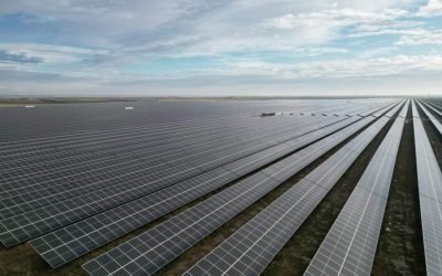 Enery atrage o finanțare de 460 milioane de euro pentru un proiect hibrid de energie regenerabilă în România Enery, producător independent de energie regenerabilă în Europa Centrală și de Est (CEE), a obținut o finanțare verde sindicalizată de 460 de milioane de euro