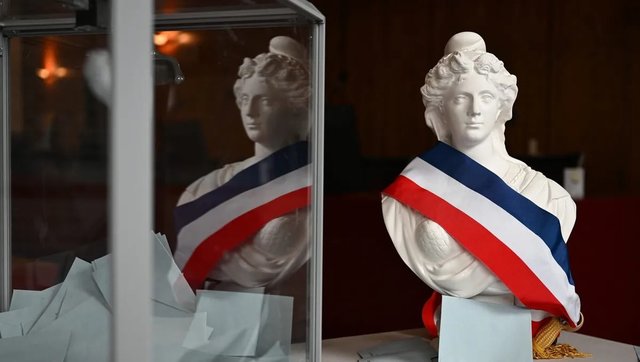 Victorie pentru extrema dreaptă în Franța: RN își păstrează bastionul de la Perpignan Perpignan, orașul francez situat în apropierea graniței cu Spania, rămâne sub controlul partidului de extremă dreapta Rassemblement National (RN), condus de Marine Le Pen