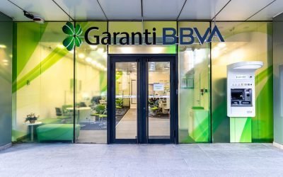 Garanti BBVA neagă oficial vânzarea subsidiarei din România, dar lasă ușa deschisă negocierilor Grupul financiar turc Garanti BBVA, controlat în proporție de 86% de grupul spaniol Banco Bilbao Vizcaya Argentaria (BBVA), a reacționat oficial la informațiile apărute în spațiul public privind posibila vânzare a subsidiarei sale din România către Raiffeisen Bank International