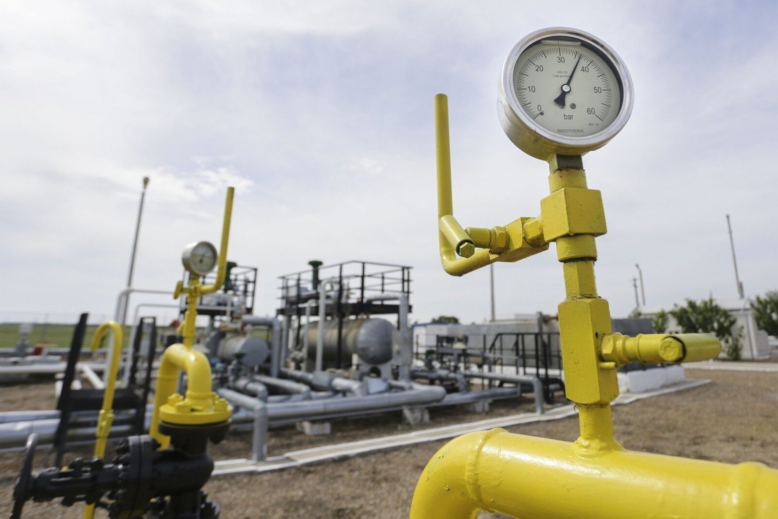 Prețul gazelor, sub control: Guvernul pregătește un nou act normativ Actul normativ care va reglementa prețul gazelor naturale după data de 1 aprilie va fi adoptat de Guvern cel târziu săptămâna viitoare, potrivit declarațiilor ministrului Energiei, Bogdan Ivan
