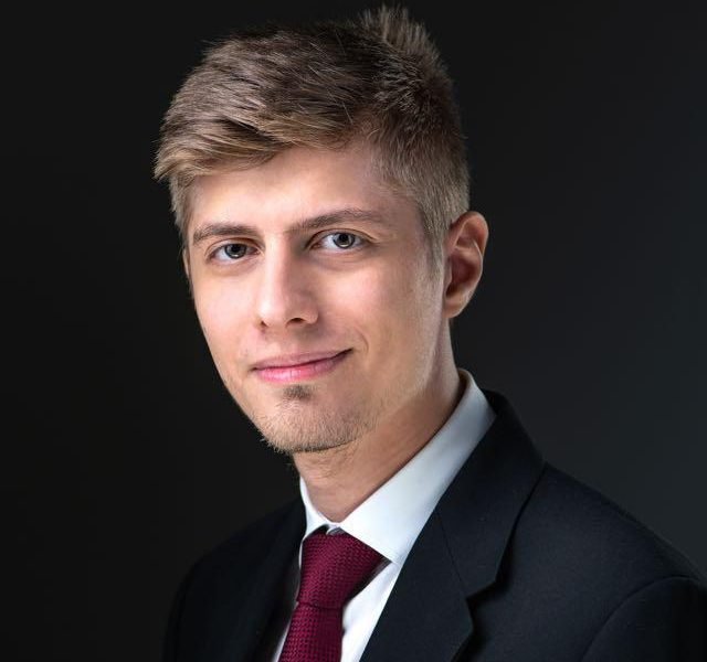 Analistul financiar Theodor Alexandru Genoiu, despre moștenirea culturală și provocările din domeniul energiei Theodor Alexandru Genoiu, un tânăr analist financiar cu o ascensiune remarcabilă în domeniul investițiilor și finanțelor, a acordat recent un interviu în care a vorbit despre parcursul său profesional, influența familiei sale și perspectivele în sectorul energetic