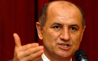 George Copos, estimat la o avere de un miliard de euro, conform declarațiilor lui Dumitru Dragomir George Copos, fost patron al clubului de fotbal Rapid București, ar deține o avere impresionantă, estimată la un miliard de euro, conform declarațiilor lui Dumitru Dragomir