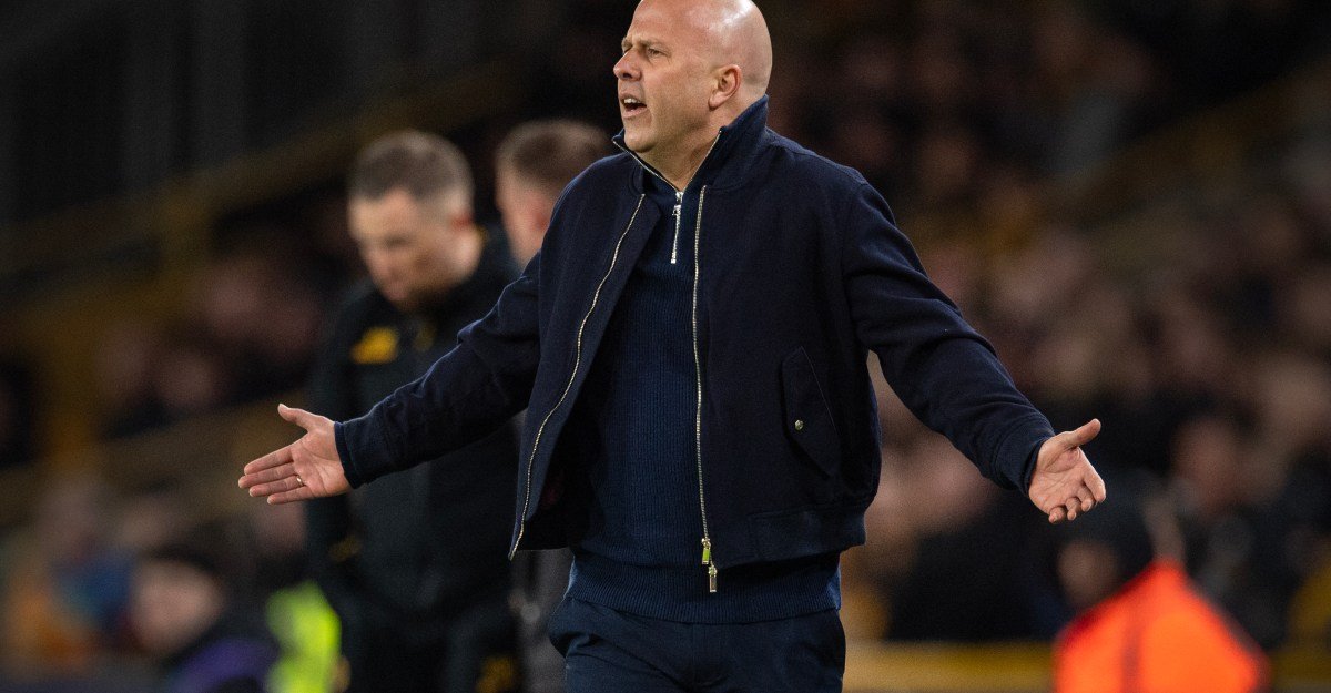 Liverpool caută revanșa la Molineux: Arne Slot gestionează efectivele, Wirtz pe banca de rezerve? Liverpool se pregătește pentru o nouă deplasare pe terenul celor de la Wolverhampton Wanderers, însă de data aceasta miza este alta: calificarea în cupă, nu cele trei puncte