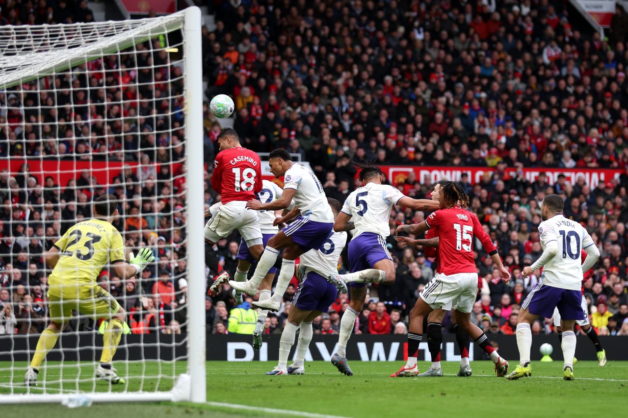 Manchester United învinge Aston Villa într-un meci spectaculos, cu șase goluri Manchester United a învins Aston Villa cu scorul de 3-1 într-un meci spectaculos din Premier League, disputat pe stadionul „Old Trafford”
