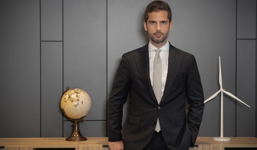 Premier Energy își extinde prezența în regenerabile, achiziționează participații și vinde active Premier Energy PLC, companie importantă pe piața de energie, a anunțat un acord semnificativ cu Omnia Capital B.V., entitate administrată de Giacomo Billi, partener minoritar în domeniul energiei regenerabile