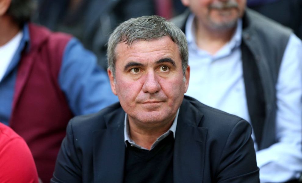 Lucescu, forțat să cedeze banca tehnică a României; Gane interimar, Hagi, favorit pentru înlocuire Mircea Lucescu nu va mai conduce naționala României în meciul amical cu Slovacia, programat în perioada următoare