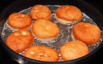 Gogoși de post: o rețetă simplă și gustoasă, ideală pentru orice moment al anului Dacă sunteți în căutarea unui desert rapid și delicios, gogoșile de post s-ar putea să fie soluția