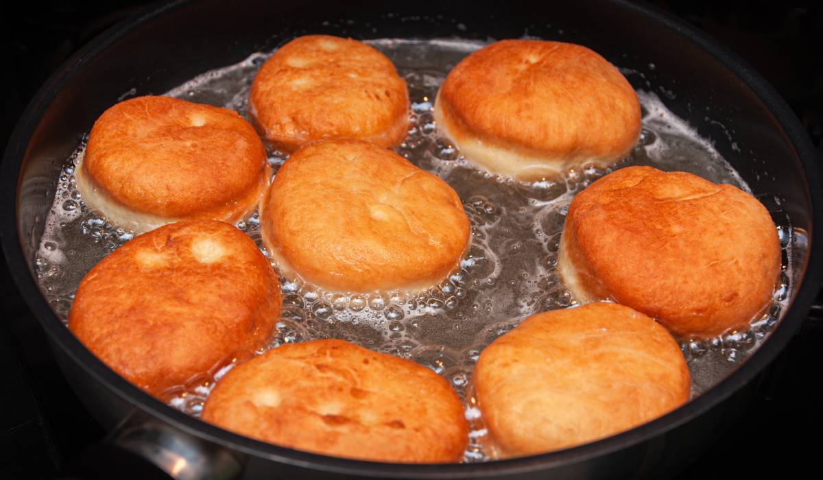 Gogoși de post: o rețetă simplă și gustoasă, ideală pentru orice moment al anului Dacă sunteți în căutarea unui desert rapid și delicios, gogoșile de post s-ar putea să fie soluția