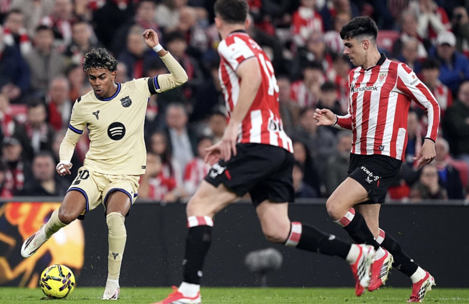 Barcelona, victorie la limită în deplasarea de la Bilbao Barcelona a obținut o victorie importantă în deplasare, scor 1-0, în fața celor de la Athletic Bilbao, într-un meci din cadrul etapei cu numărul 27 din La Liga