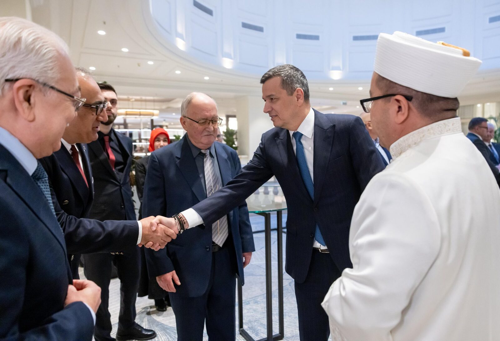Grindeanu felicită comunitatea musulmană și promovează unitatea în contextul Ramadanului Președintele PSD, Sorin Grindeanu, a transmis un mesaj de felicitare comunității musulmane din România, cu ocazia participării la o cină tradițională de Iftar, eveniment care marchează încheierea postului zilnic în timpul Ramadanului