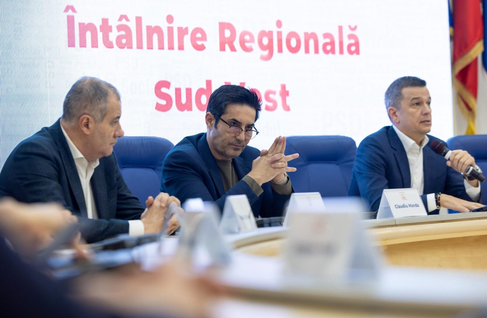 Grindeanu: PSD nu poate susține o guvernare care „ia pâinea de pe masa românilor” Liderul Partidului Social Democrat (PSD), Sorin Grindeanu, a criticat dur actuala guvernare, afirmând că formațiunea sa nu poate susține la nesfârșit o administrație care, în opinia sa, nu aduce prosperitate și afectează nivelul de trai al populației