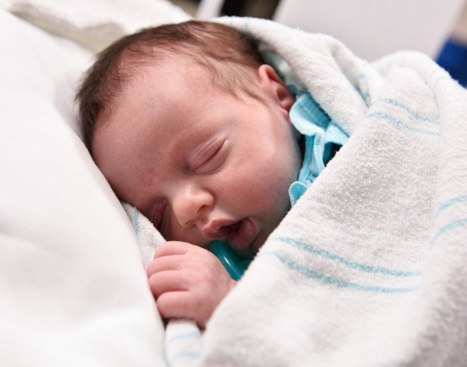 Părinții din ce în ce mai reticenți față de îngrijirile medicale preventive pentru nou-născuți O preocupare majoră a cadrelor medicale din Statele Unite este creșterea numărului de părinți care refuză anumite îngrijiri preventive pentru bebelușii lor, precum administrarea vitaminei K, a vaccinului împotriva hepatitei B sau a unguentului oftalmic