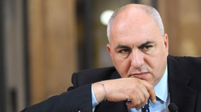 Italia accelerează producția de armament pentru apărare Ministrul italian al Apărării a solicitat companiilor de armament să intensifice producția și să identifice capacitățile disponibile, cu accent pe sistemele de apărare aeriană, potrivit informațiilor recente