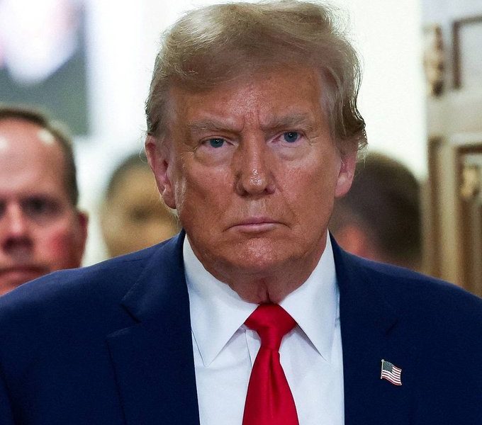 Trump amenință NATO și China în contextul tensiunilor din Orientul Mijlociu Fostul președinte american Donald Trump avertizează că, în lipsa unei reacții din partea aliaților NATO și a Chinei, viitorul alianței militare ar putea fi compromis