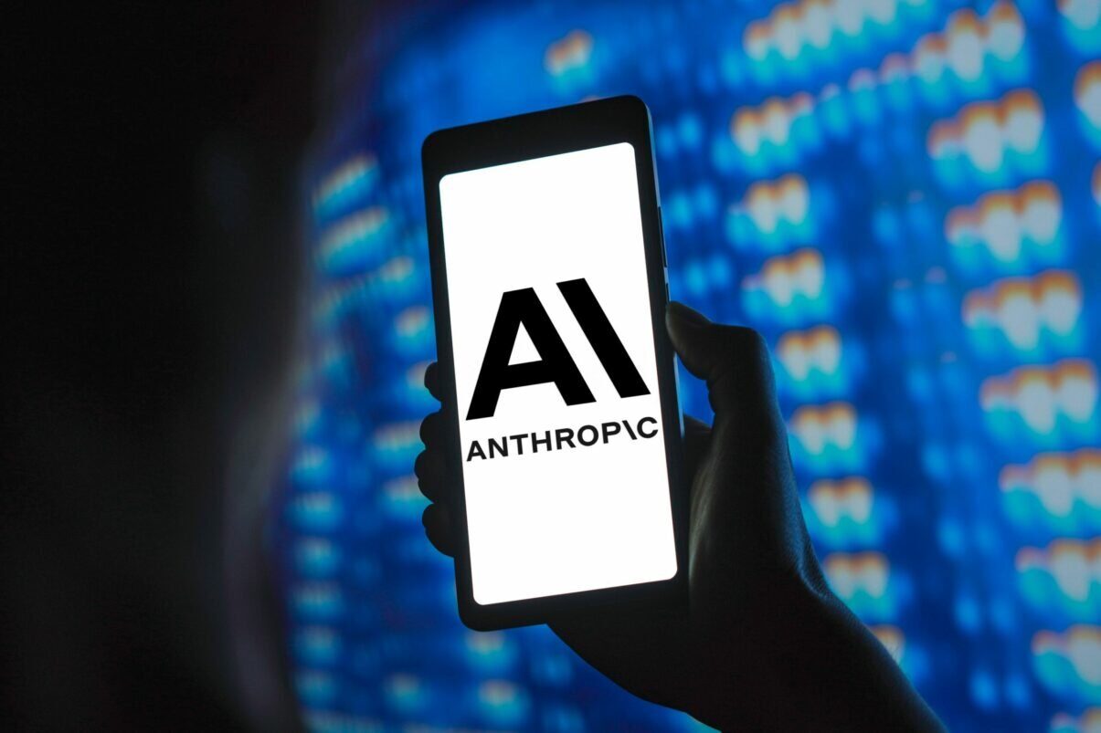 Anthropic și Pentagonul reiau negocierile pentru contractul de inteligență artificială Anthropic, compania de inteligență artificială, și Departamentul Apărării al Statelor Unite au reluat negocierile, după ce discuțiile au fost temporar suspendate