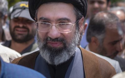 Mojtaba Khamenei, fiul fostului lider suprem iranian, pare să fie în viață și activ după atacurile recente Mojtaba Khamenei, fiul lui Ali Khamenei, fostul lider suprem al Iranului, se află într-o stare bună de sănătate și gestionează „probleme importante ale țării”, conform informațiilor vehiculate de presa iraniană