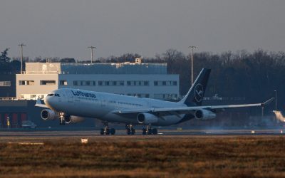 Criza din Orientul Mijlociu: Zbor charter Air France întors din cauza rachetelor, zeci de mii de israelieni blocați Un zbor charter Air France, organizat de guvernul francez pentru a repatria cetățeni din Emiratele Arabe Unite, a fost nevoit să se întoarcă joi din cauza tirurilor de rachete din zonă