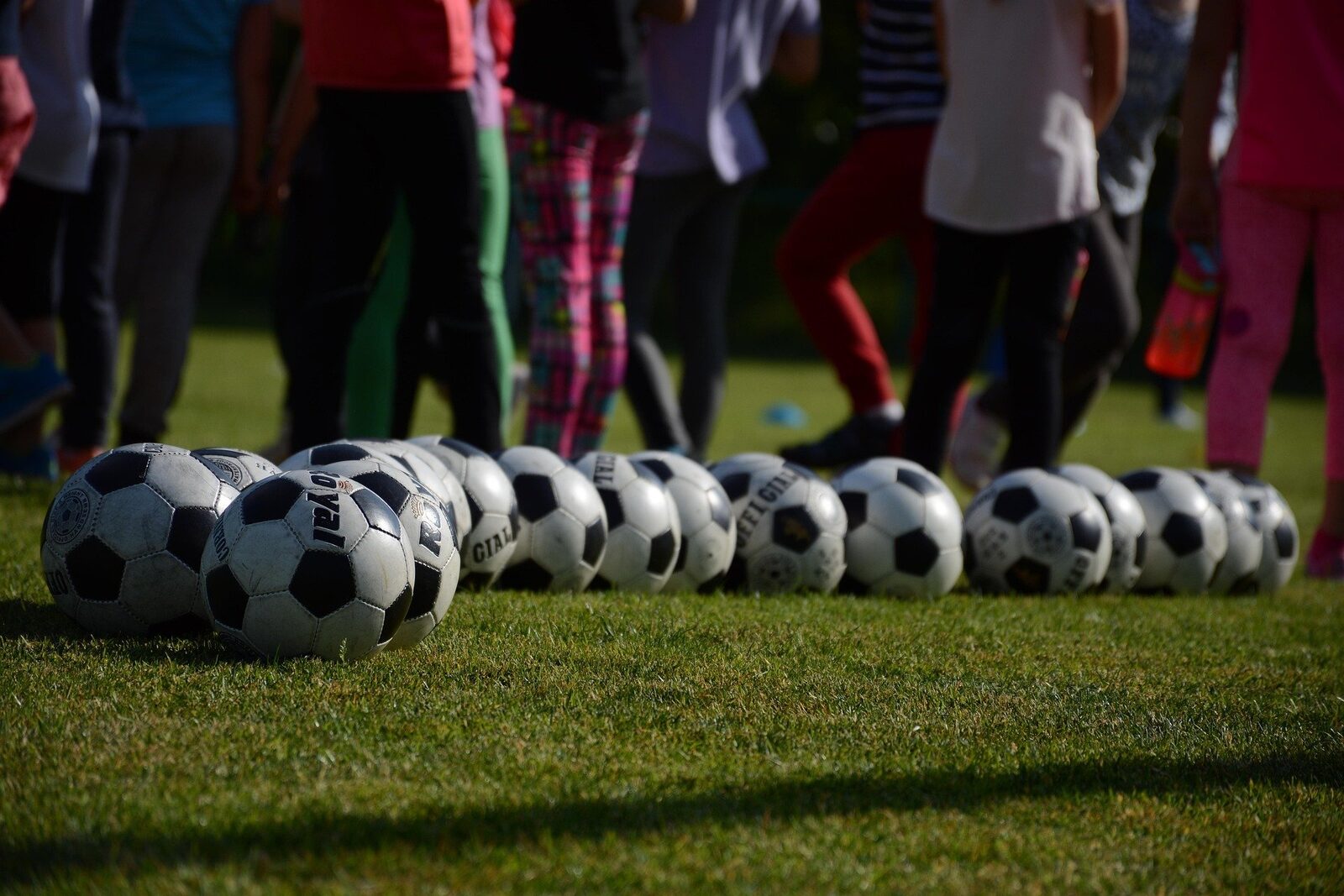 Un elev de 14 ani din Botoșani a murit marți în timpul orei de sport, declanșând o anchetă pentru ucidere din culpă, conform informațiilor obținute de la surse locale