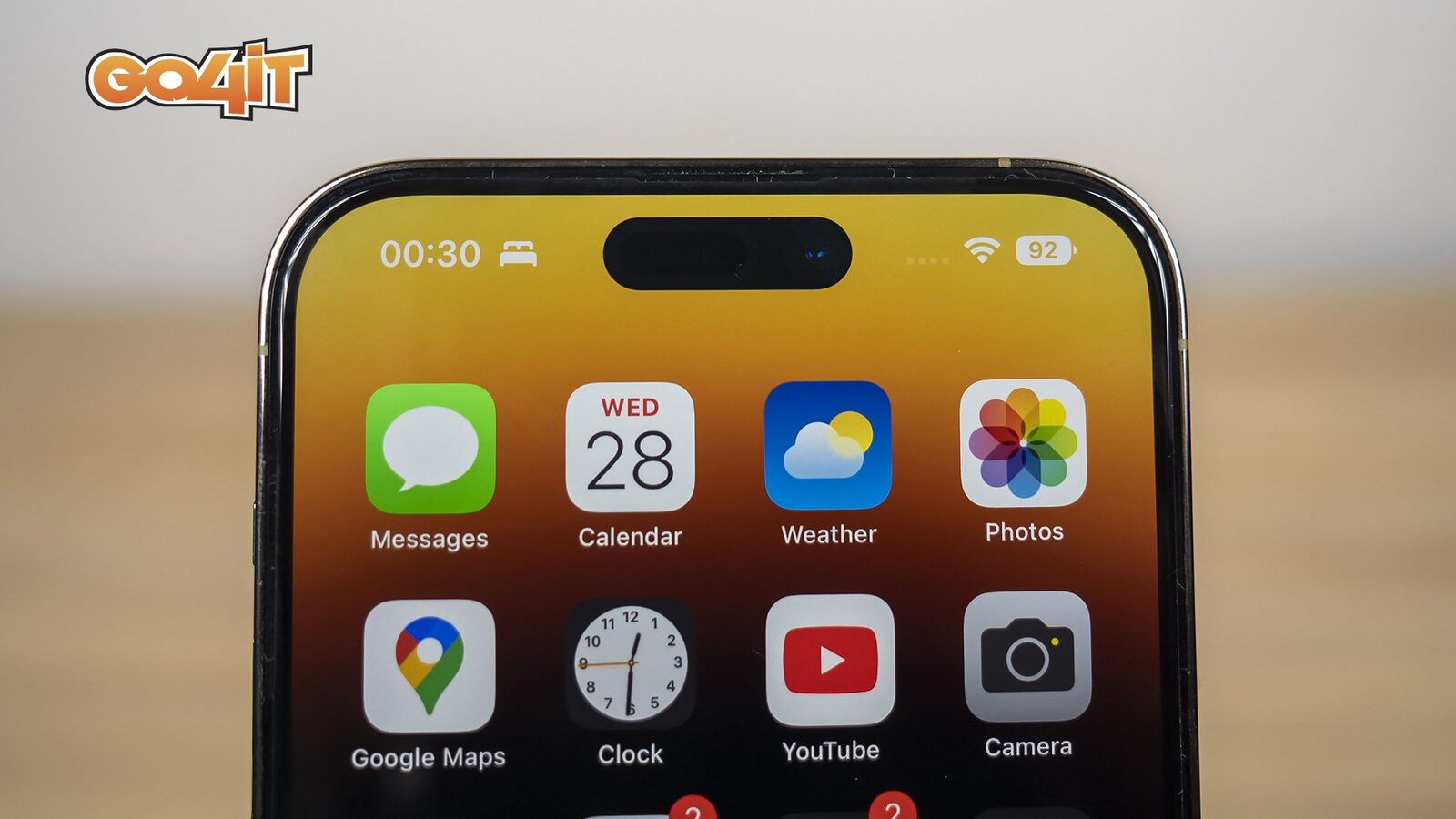 Apple amână planurile pentru un iPhone cu ecran complet, concentrându-se pe optimizarea designului existent Zvonurile despre viitoarele modele iPhone sugerează o schimbare de direcție pentru Apple, compania concentrându-se pe îmbunătățirea designului actual, mai degrabă decât pe introducerea rapidă a unui model cu ecran complet