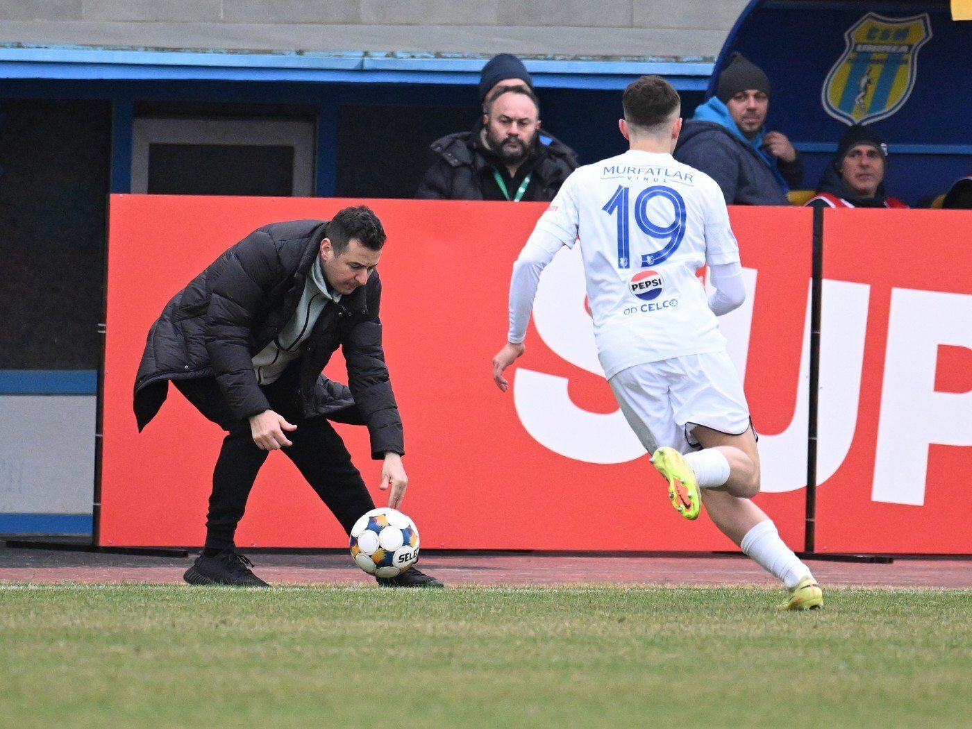 Farul Constanța, antrenată de Ianis Zicu, a suferit o înfrângere pe terenul celor de la FK Csikszereda, scor 0-1, în etapa a 30-a din SuperLiga, ratând astfel șansa de a acumula puncte importante în clasament