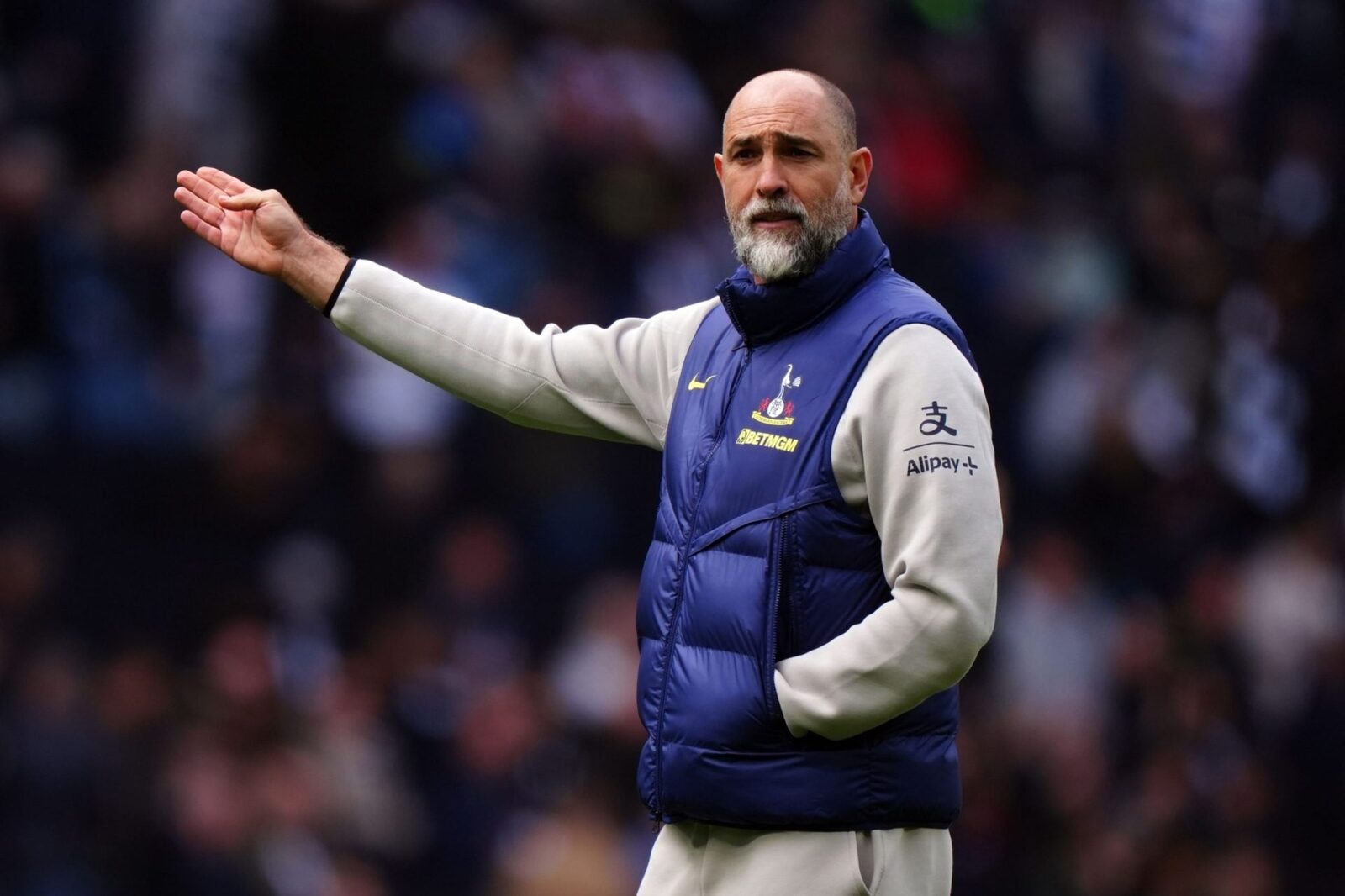 Șoc la Tottenham: Igor Tudor, demis după doar 44 de zile Tottenham Hotspur a anunțat oficial, prin intermediul rețelelor de socializare, încetarea colaborării cu antrenorul Igor Tudor