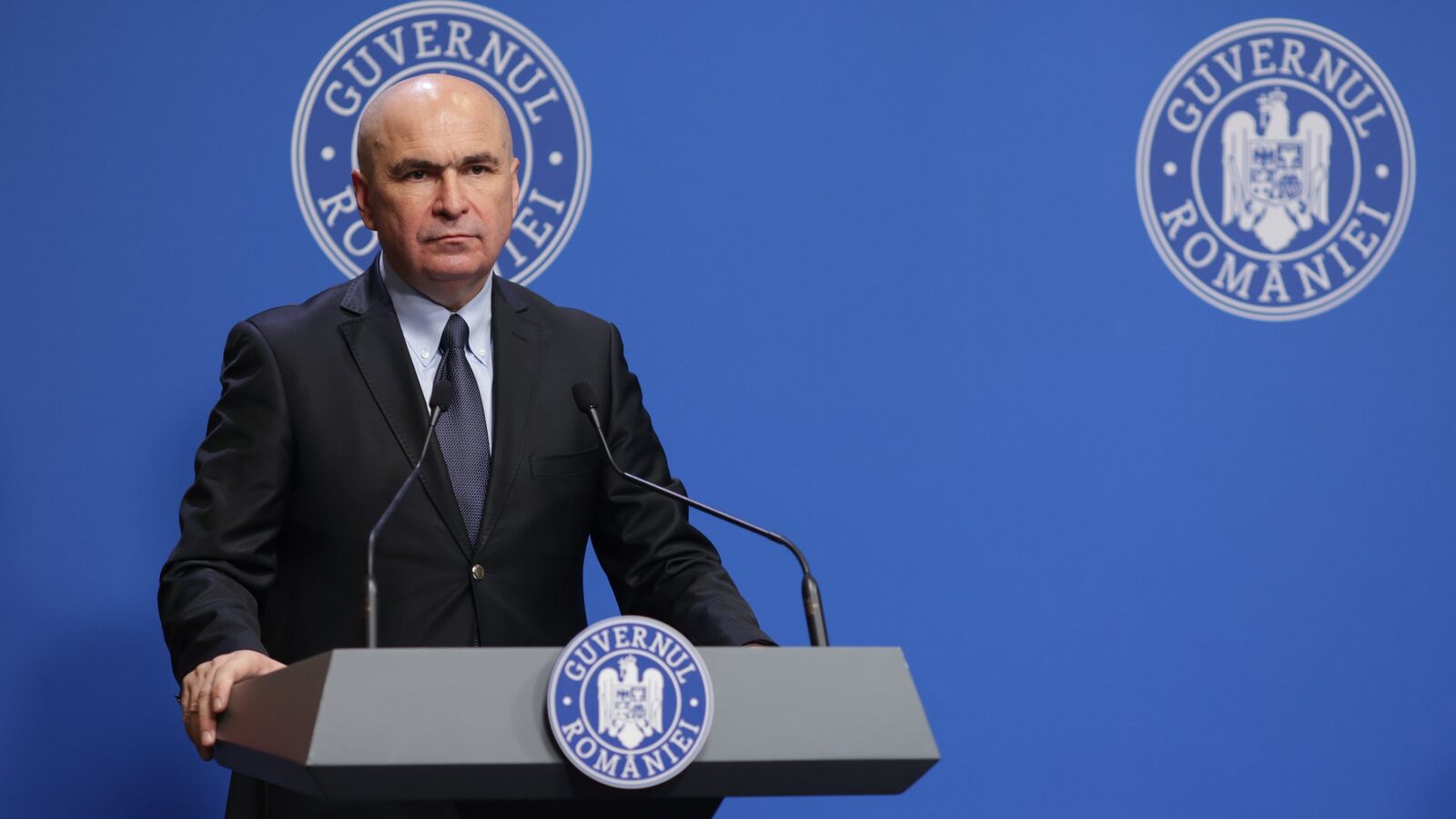 Criza cetățenilor români afectați de conflictul din Orientul Mijlociu: Guvernul se reunește de urgență Premierul Ilie Bolojan a convocat o ședință de urgență, luni dimineața, la Palatul Victoria, pentru a evalua situația cetățenilor români blocați în zonele limitrofe Iranului, afectate de conflictul din Orientul Mijlociu