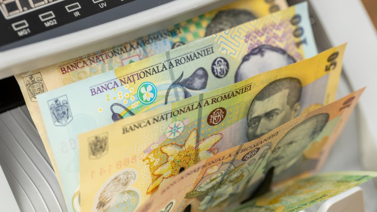 România va plăti dobânzi de 60 de miliarde de lei în 2026, echivalentul investițiilor locale pe 5 ani Premierul Ilie Bolojan a anunțat duminică, într-o intervenție televizată, că România se confruntă cu o creștere semnificativă a cheltuielilor cu dobânzile la datoria publică