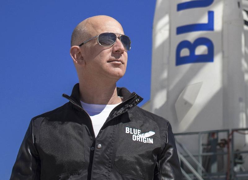 Jeff Bezos vrea să apere Pământul de asteroizi Compania aerospațială Blue Origin, fondată de miliardarul american Jeff Bezos, intenționează să își extindă aria de activitate spre apărarea planetei