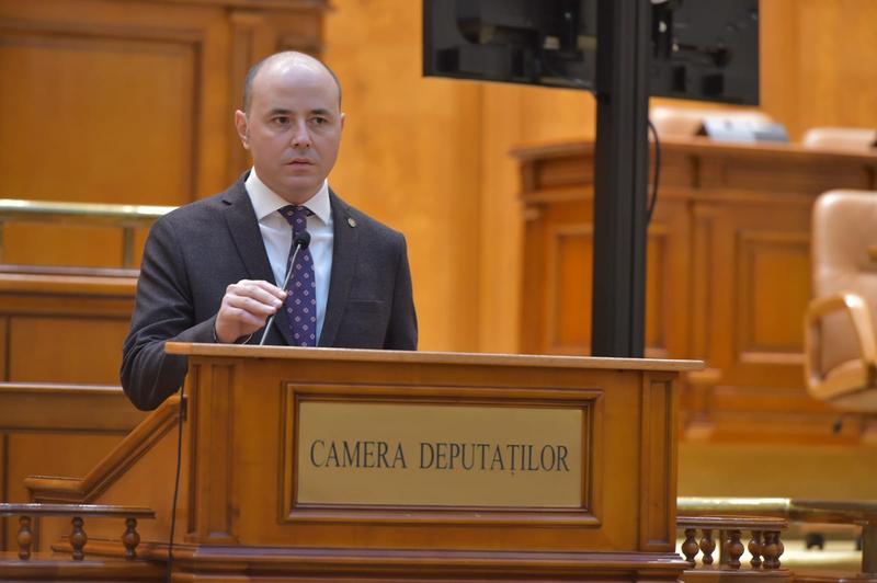 Muraru (PNL): PSD și AUR au o înțelegere pentru modificarea bugetului, ceea ce „aruncă România într-o criză majoră” Alexandru Muraru, liderul PNL Iași, a acuzat PSD și AUR că intenționează să voteze amendamente comune la proiectul de buget, atât în comisii, cât și în plen