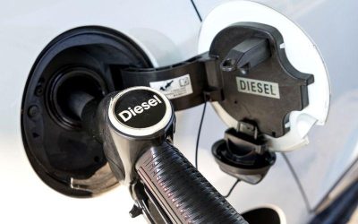 Guvernul reduce acciza la motorină și introduce o taxă pe profiturile din petrol Ministerul Finanțelor a lansat în dezbatere publică un proiect de Ordonanță de Urgență care prevede măsuri pentru a reduce prețurile la motorină