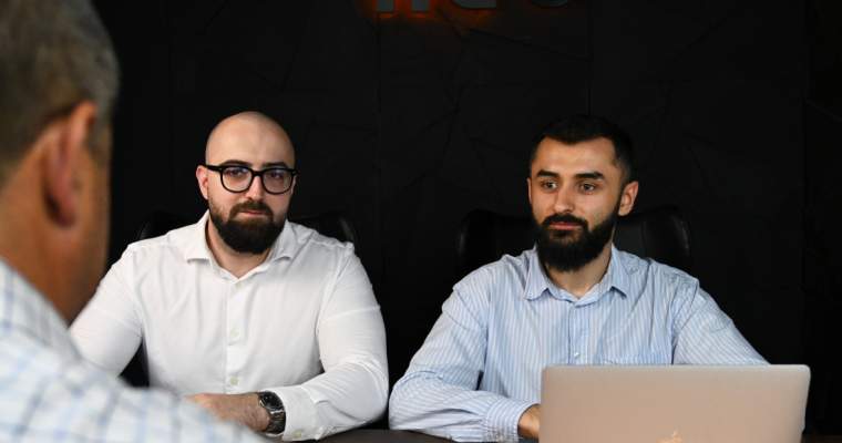 De la studio de produse digitale la platformă pentru licitații publice: povestea Neo Vision Group Neo Vision Group, companie românească ce a pornit de la un studio de dezvoltare de produse digitale, este pe cale să revoluționeze modul în care companiile concurează pentru licitațiile publice