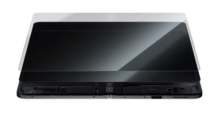 Apple lucrează la un ecran pliabil pentru iPhone cu o cută vizibilă minimă Apple ar putea lansa în viitorul apropiat un iPhone pliabil echipat cu un ecran ce prezintă o cută aproape insesizabilă, potrivit informațiilor vehiculate recent