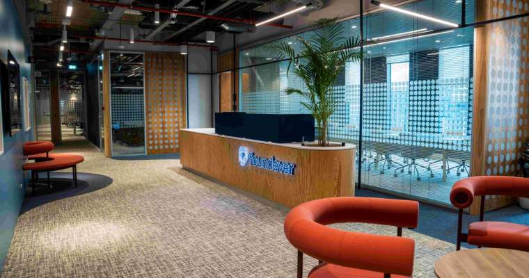 Foundever deschide un nou birou în București și vizează angajări masive Compania specializată în servicii de customer experience (CX), Foundever, a anunțat deschiderea unui nou birou în București