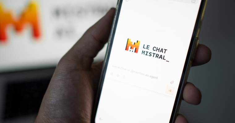 Mistral AI, startup-ul francez, securizează finanțare pentru extinderea infrastructurii de inteligență artificială Mistral AI, un startup francez în domeniul inteligenței artificiale (AI), a obținut finanțare prin împrumut pentru a-și dezvolta infrastructura