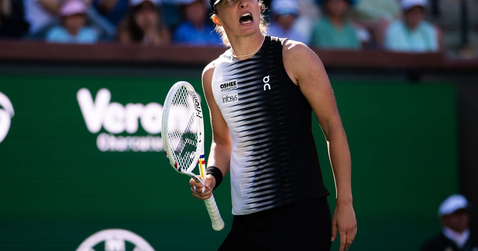 Indian Wells: Surprize și schimbări majore în tenisul feminin Seria de sferturi de finală de la Indian Wells a adus o serie de rezultate neașteptate și o schimbare importantă în ierarhia tenisului feminin